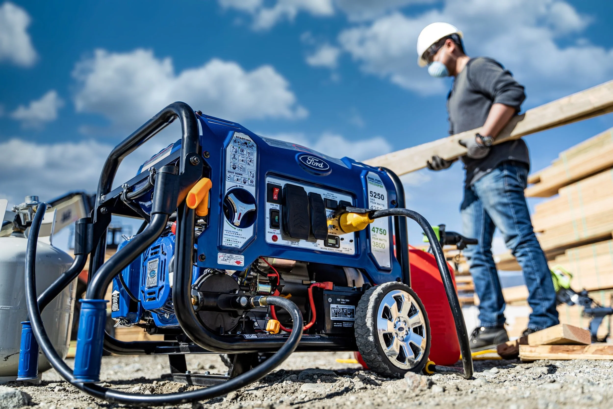 Ford 5,250 Watt Dual Fuel Portable Generator with Wireless Remote Start Image 4