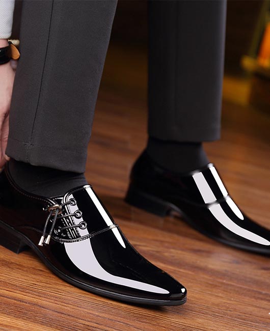 Chaussures habillées unies, vernies brillantes, à bout pointu