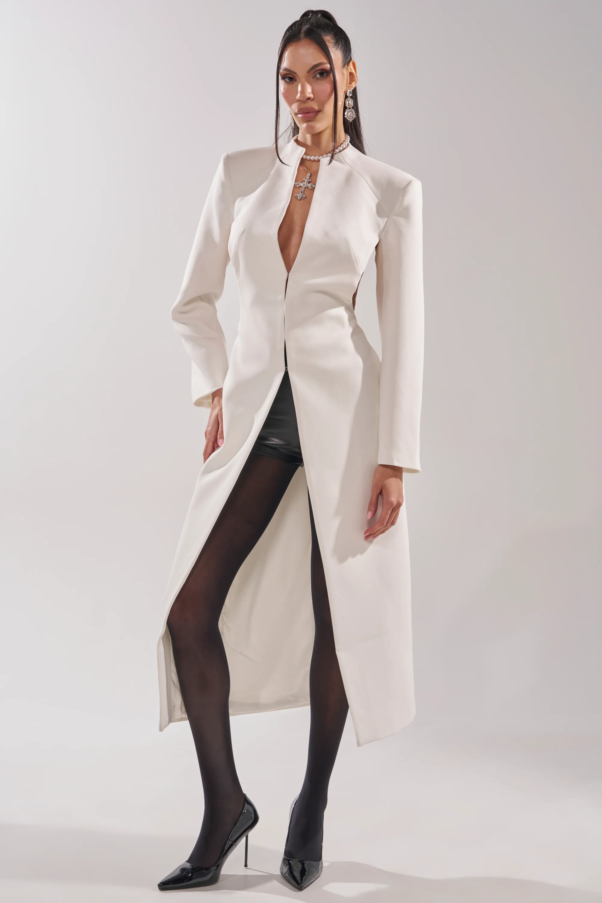 WHEREVER YOU ARE CUTOUT TRENCH IN WHITE - Akira Store