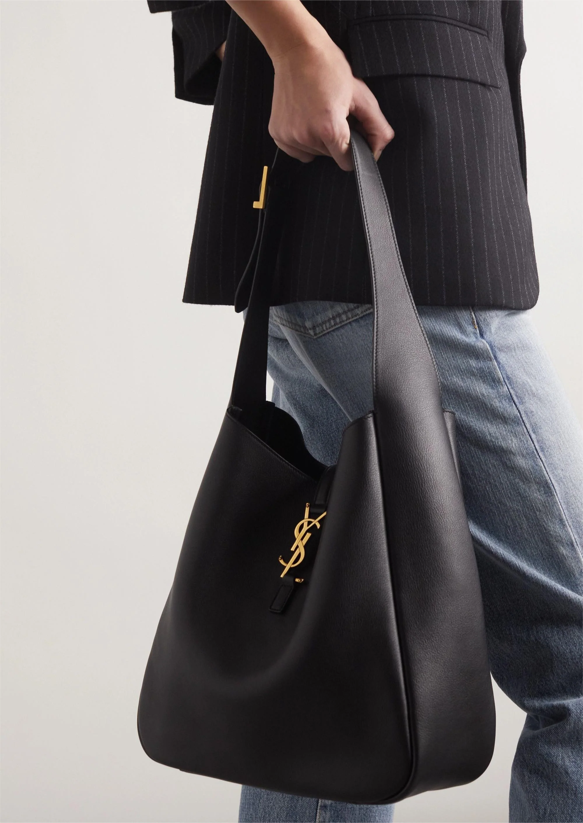 SAINT LAURENT Le 5 �� 7 Supple large leather shoulder bag