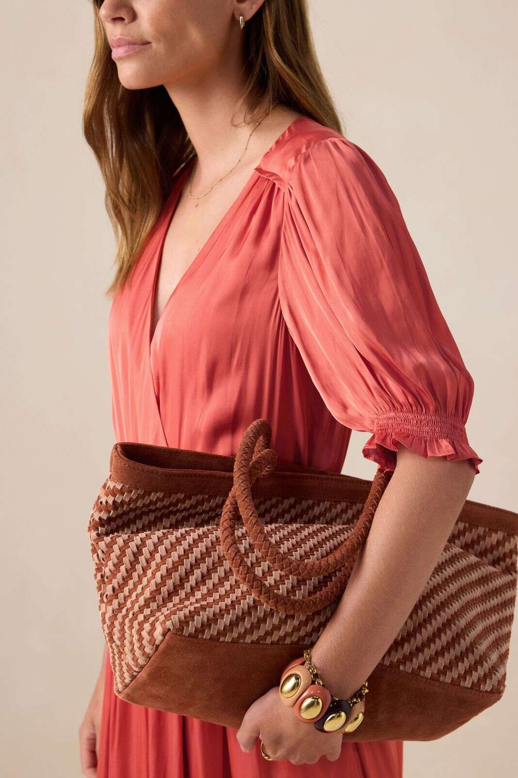 Lichtoranje gevlochten su&egrave;de tas