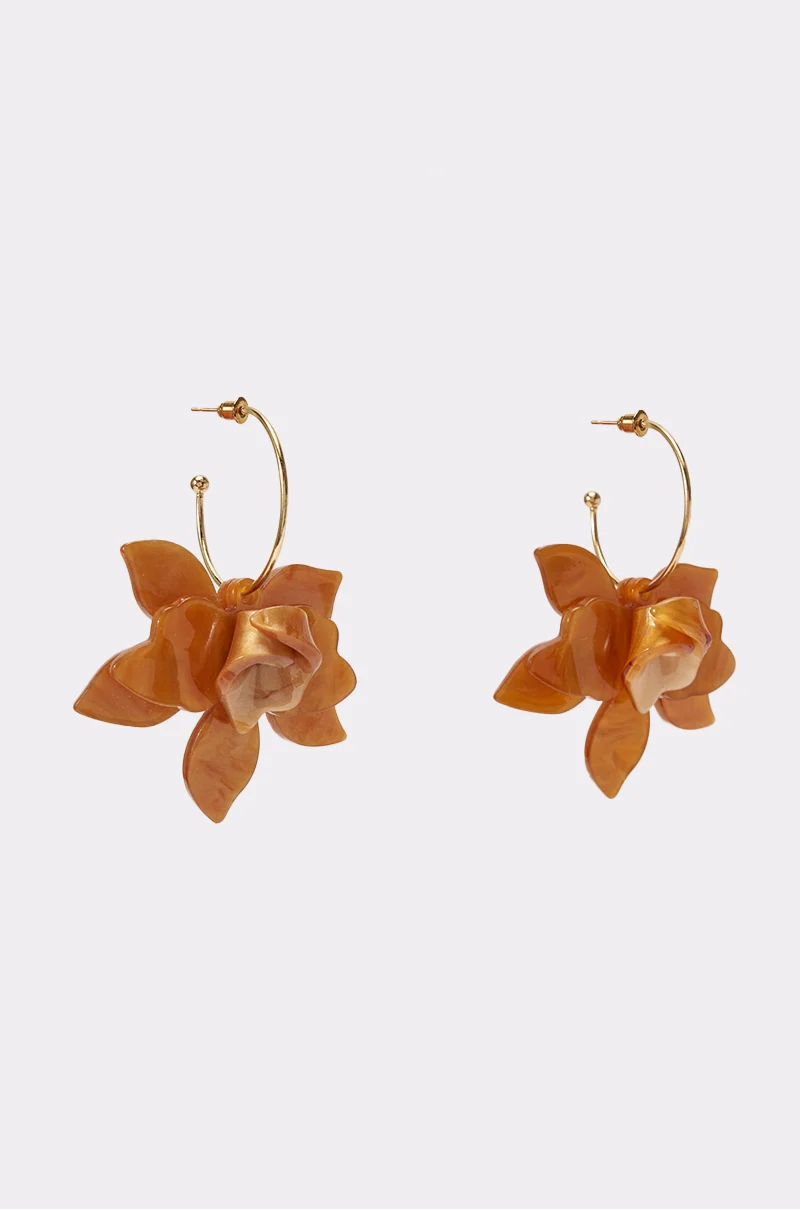 GOLDEN HOUR PETAL EARRINGS - Akira Store