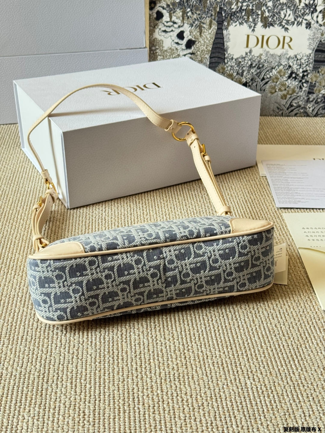 D new arrival Wanderlust hobo bag size: 26 cm