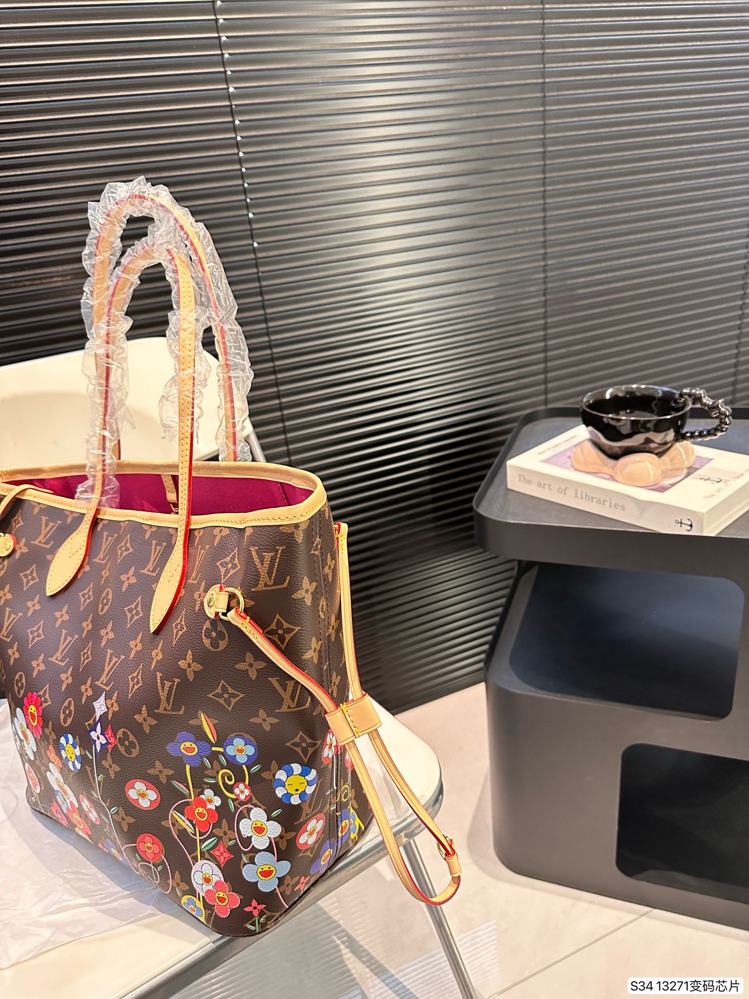 Louis new arrival tote bag size: 32*29 cm