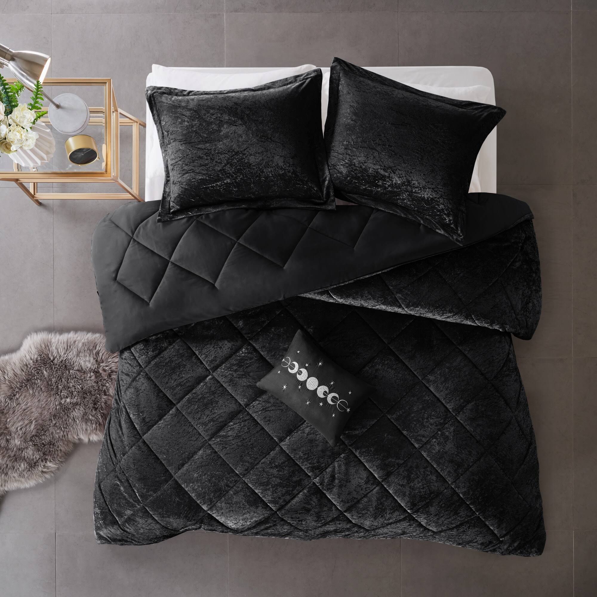Intelligent Design Felicia Full/Queen Black Velvet Duvet Cover Set