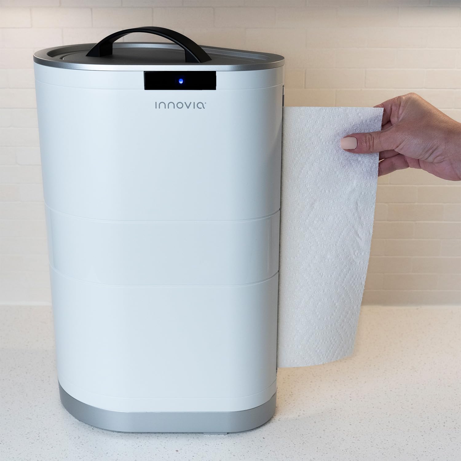 Distributeur de papier essuie-mains sans contact Innovia, blanc, à poser sur le comptoir