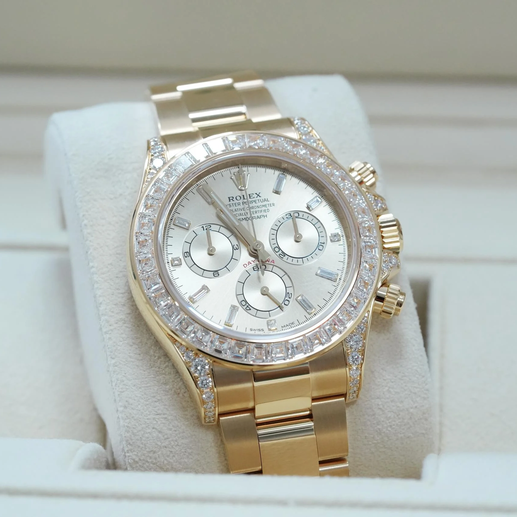 [Super Clone]Rolex Cosmograph Daytona 40mm Yellow Gold Diamond Baguette Champagne Dial Diamond Bezel - 126598TBR