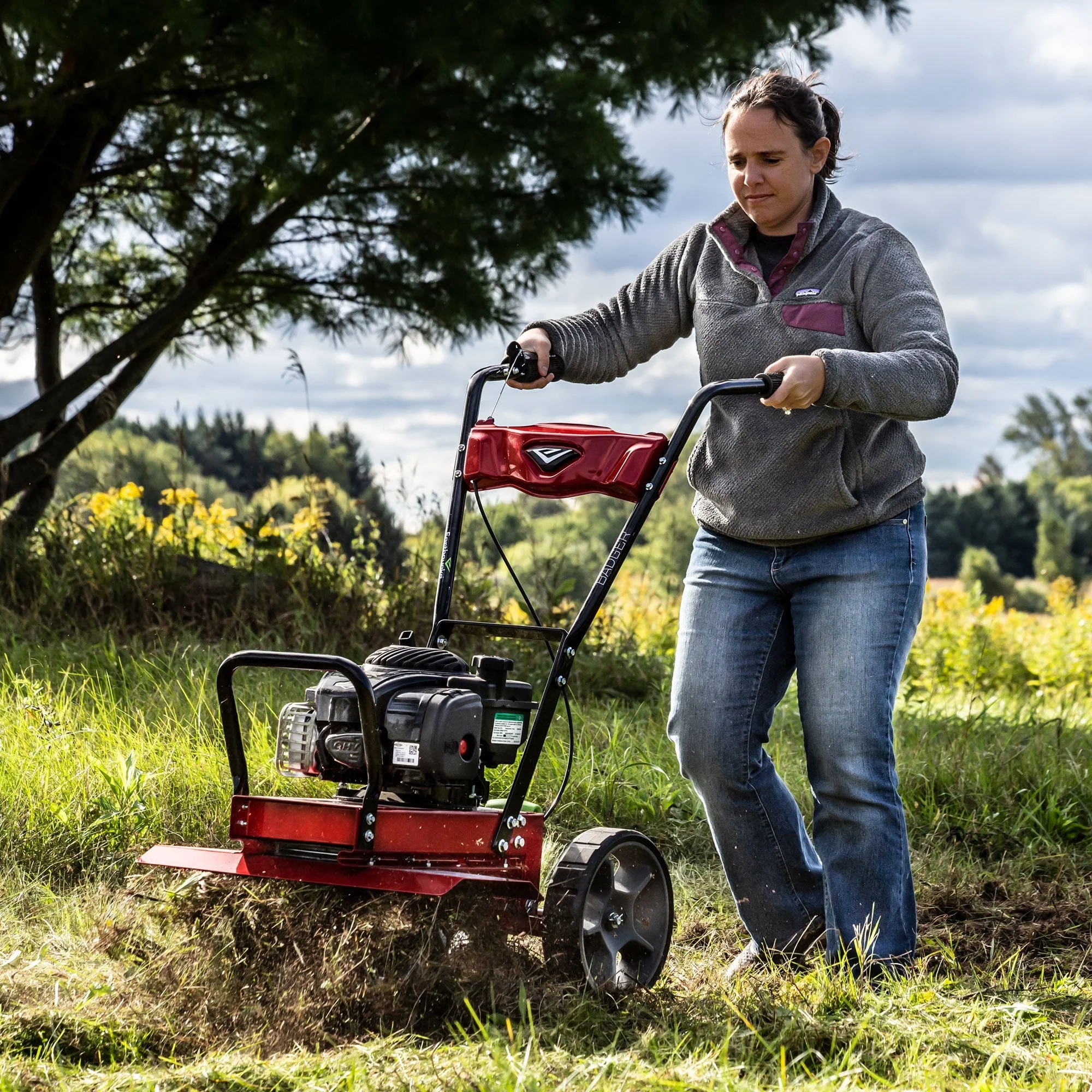 Earthquake Badger Front Tine Tiller, Powerful 140cc 4 - Cycle Briggs and Stratton Engine, Two - Position Wheel Assembly, Adjustable Tilling Width, Model: 38040