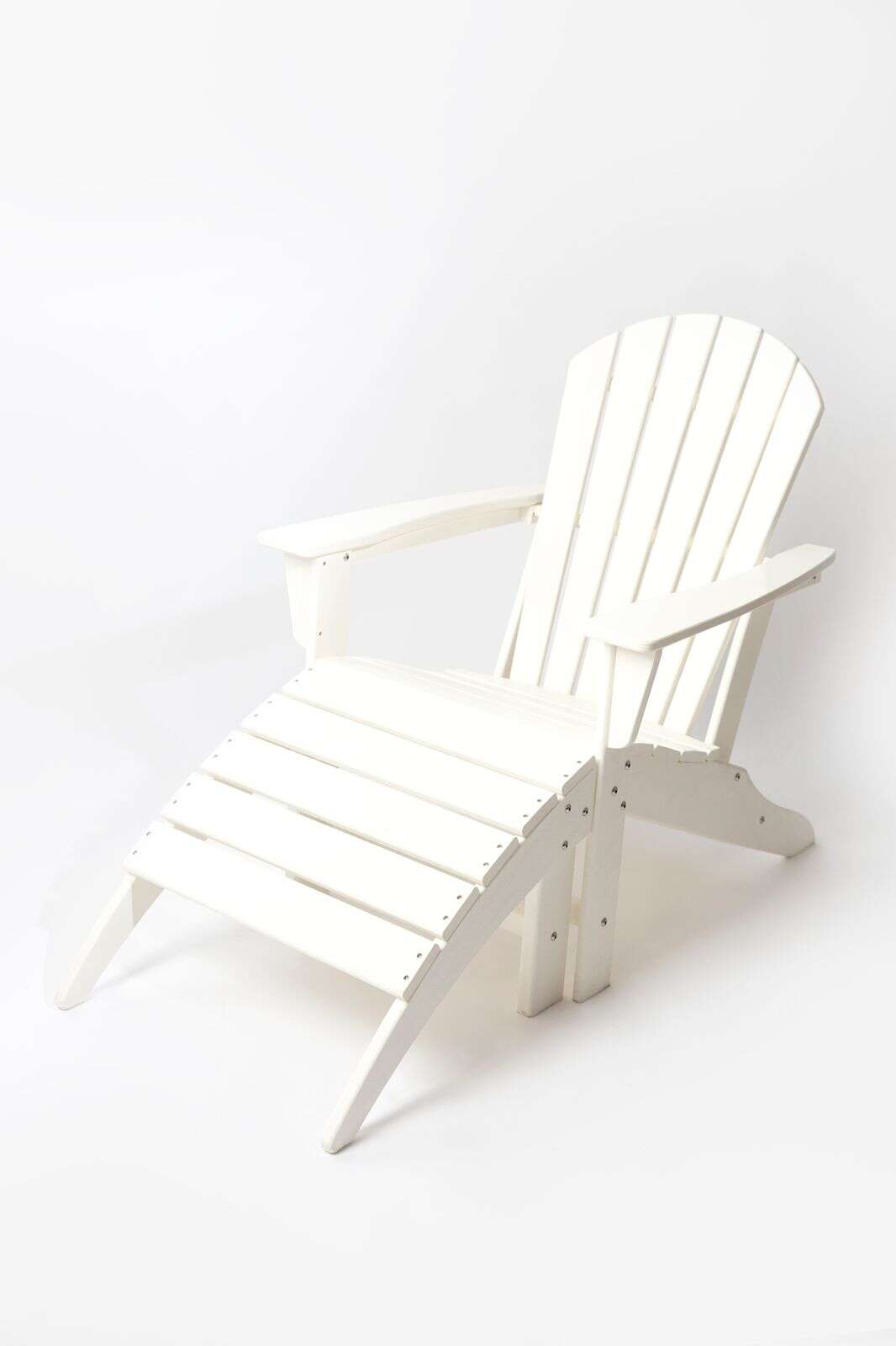 Witte fanback chair voetenbankje