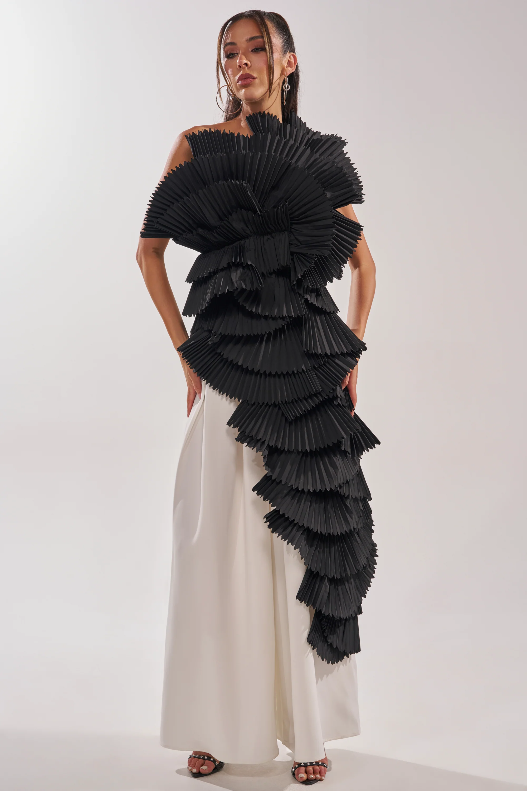 LUXURIOUS ASYMMETRICAL TOP IN BLACK - Akira Store