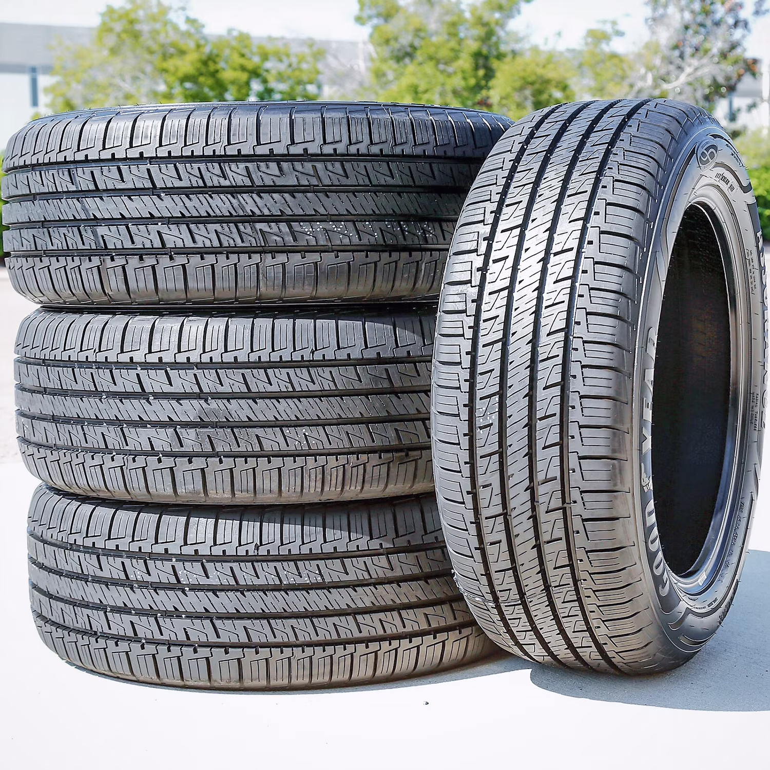 Set of 4 Goodyear Assurance Maxlife 235/55R17 99H a/S All-Season Tires