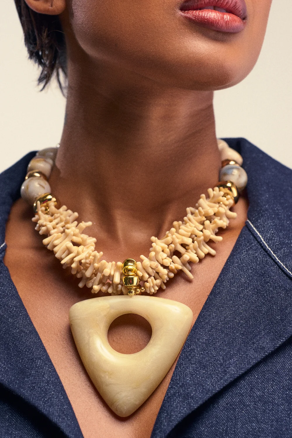 EARTH ANGEL NECKLACE IN WHITE - Akira Store