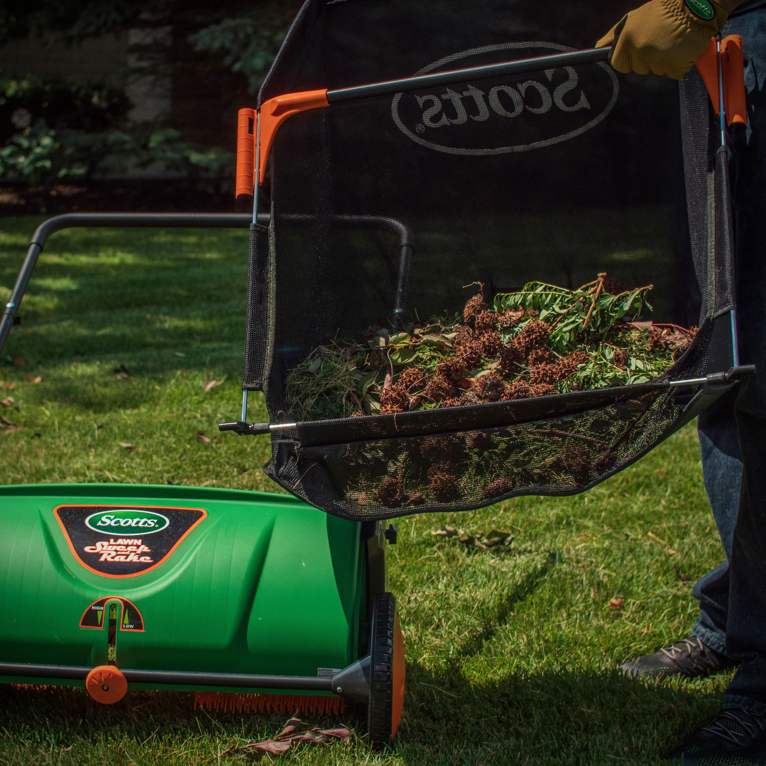 LSW70026S 26-Inch Push Lawn Sweeper - Image 4