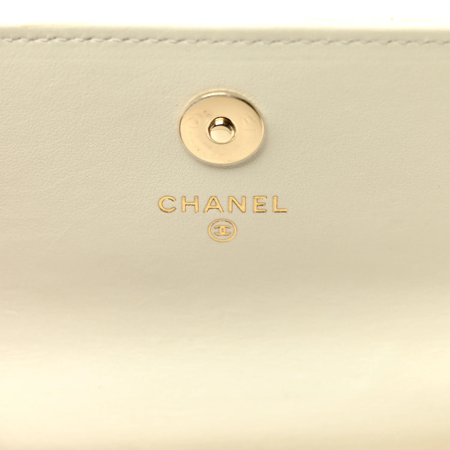 Calfskin Quilted Maxi Pearls Clutch With Chain  White