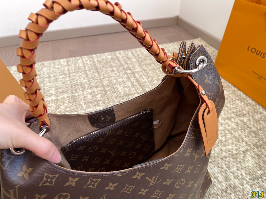 Louis new arrival tote bag size : 34 * 28 cm