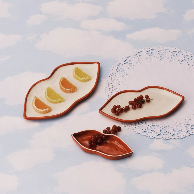 Les Objets Mouleversants serveringsfat Lips S 16x6x2 cm rød