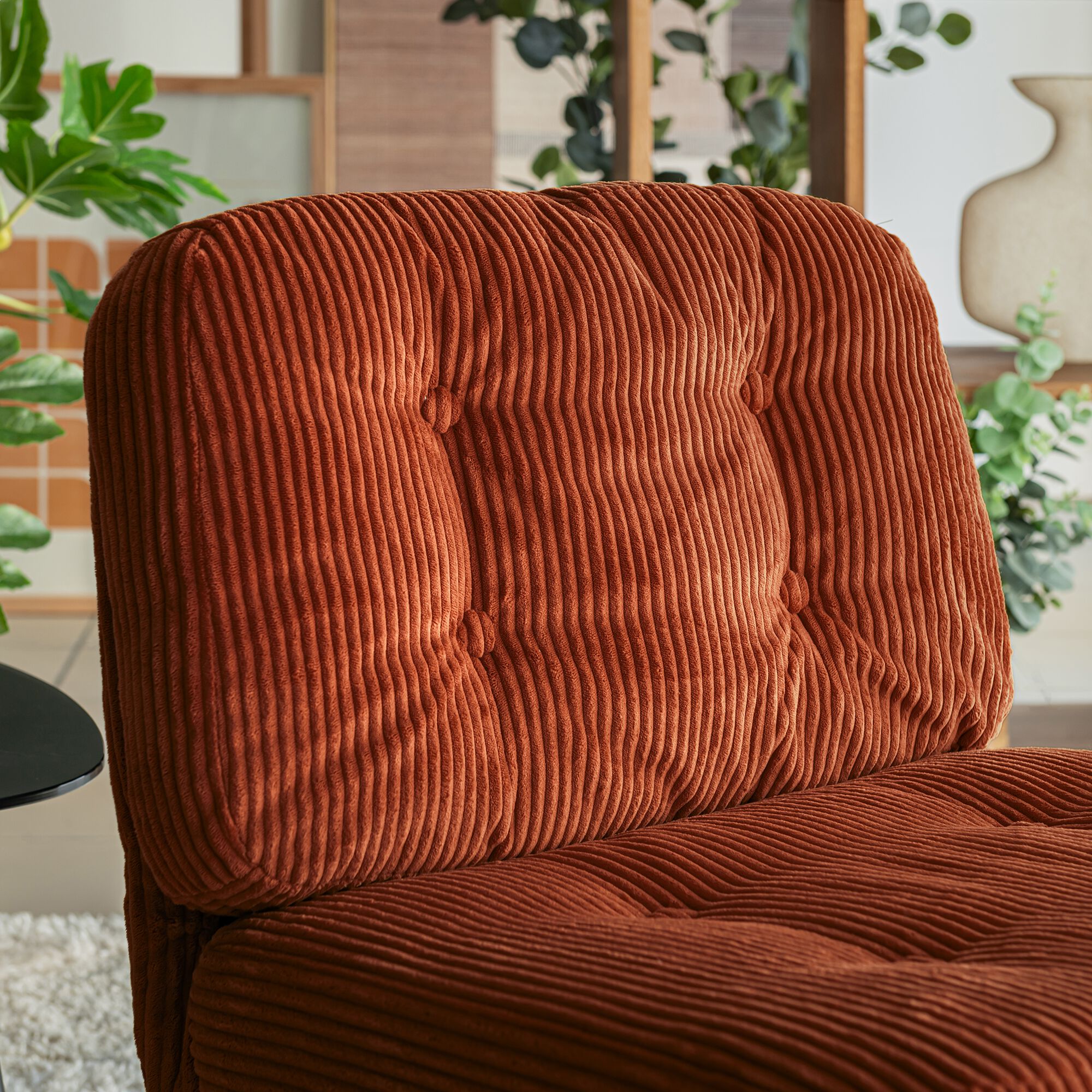 KIARA - Chaise pivotante en velours côtelé et piétement en fer - brun rustrel