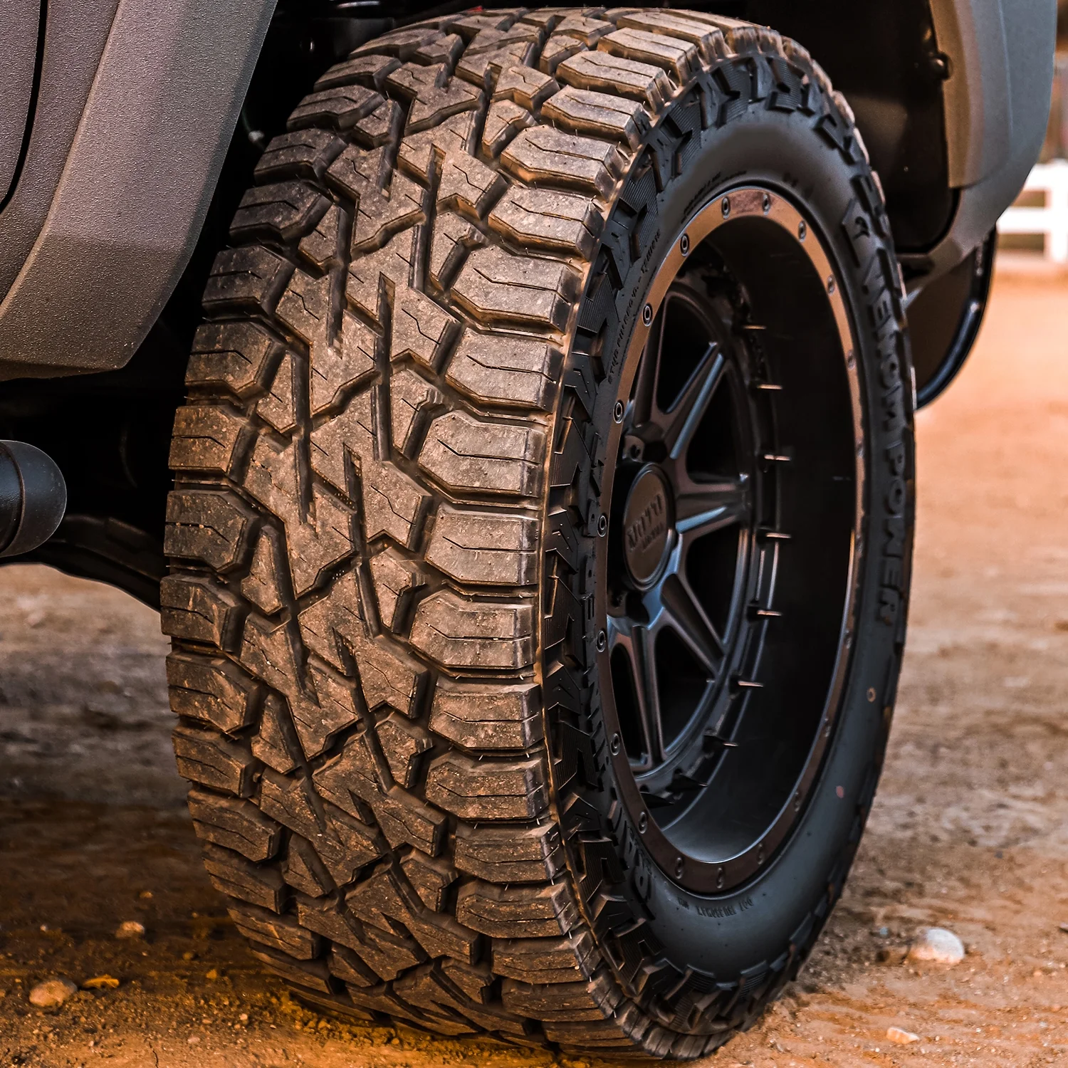 Venom Power Trail Hunter R/T 275/60R20 115T Rugged Terrain Tire