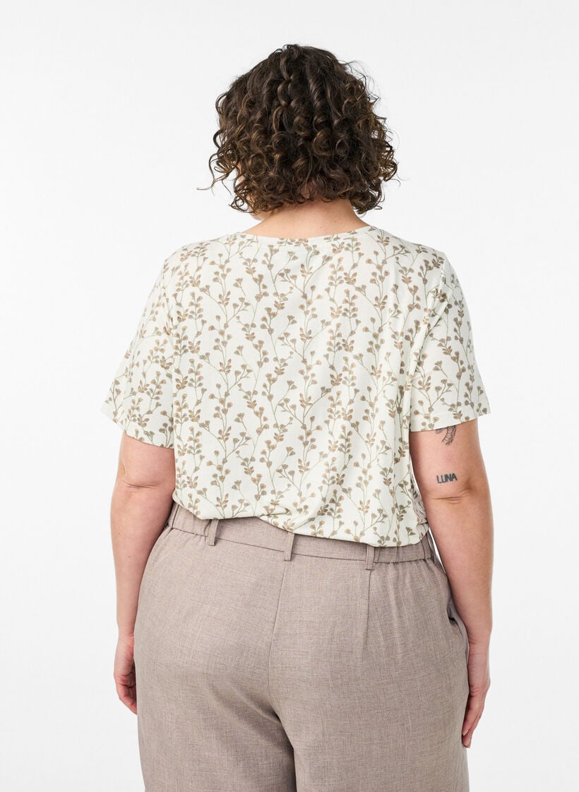 Zizzi T-shirt with floral print