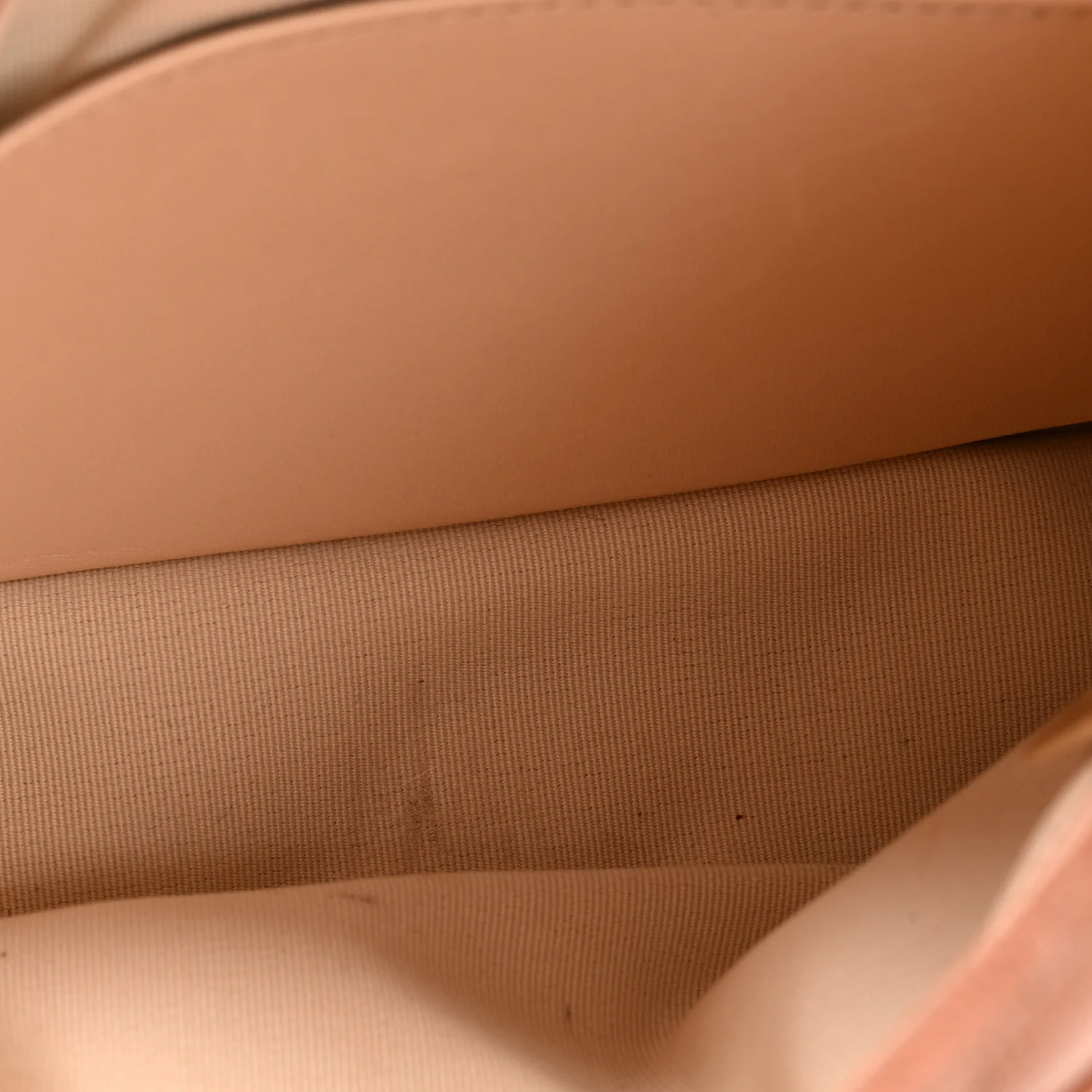 Caviar Quilted Wavy CC Hobo Beige