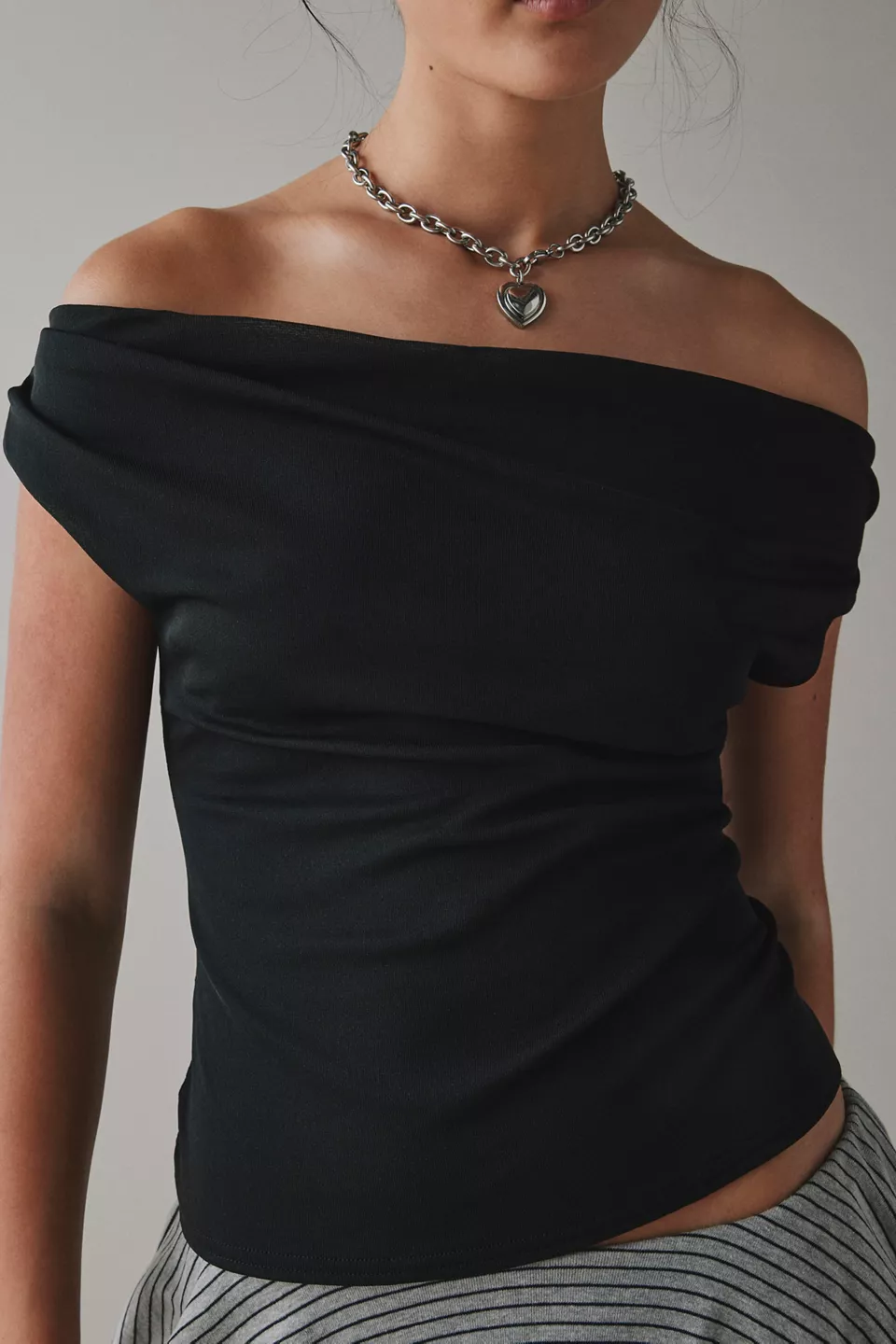 UO Fia Off-The-Shoulder Crop Top-Black