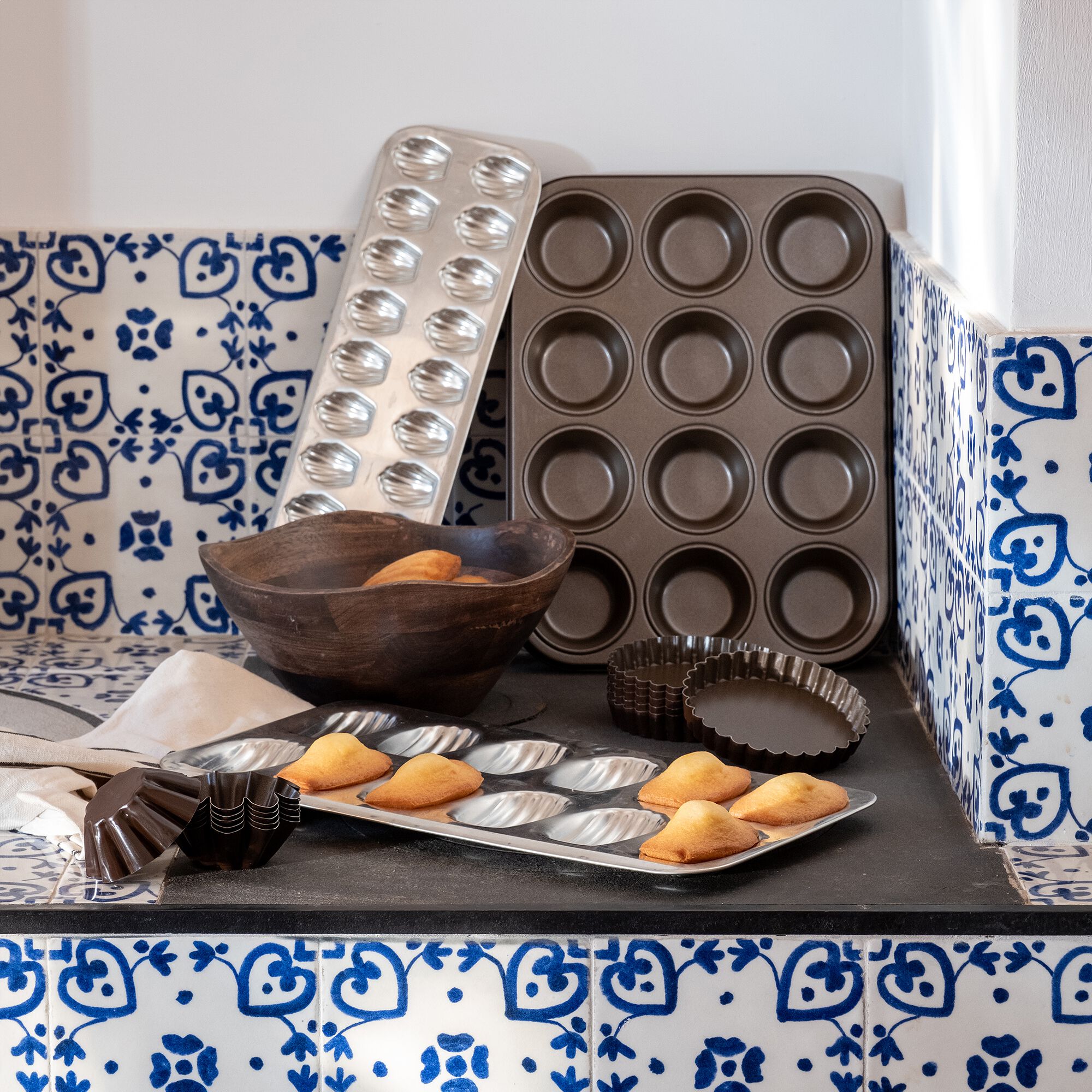 GOBEL - Lot de 6 moules à briochette en acier D8cm - marron