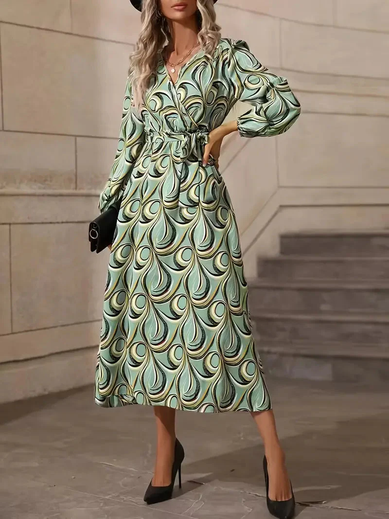 Robe élégante à col enroulé