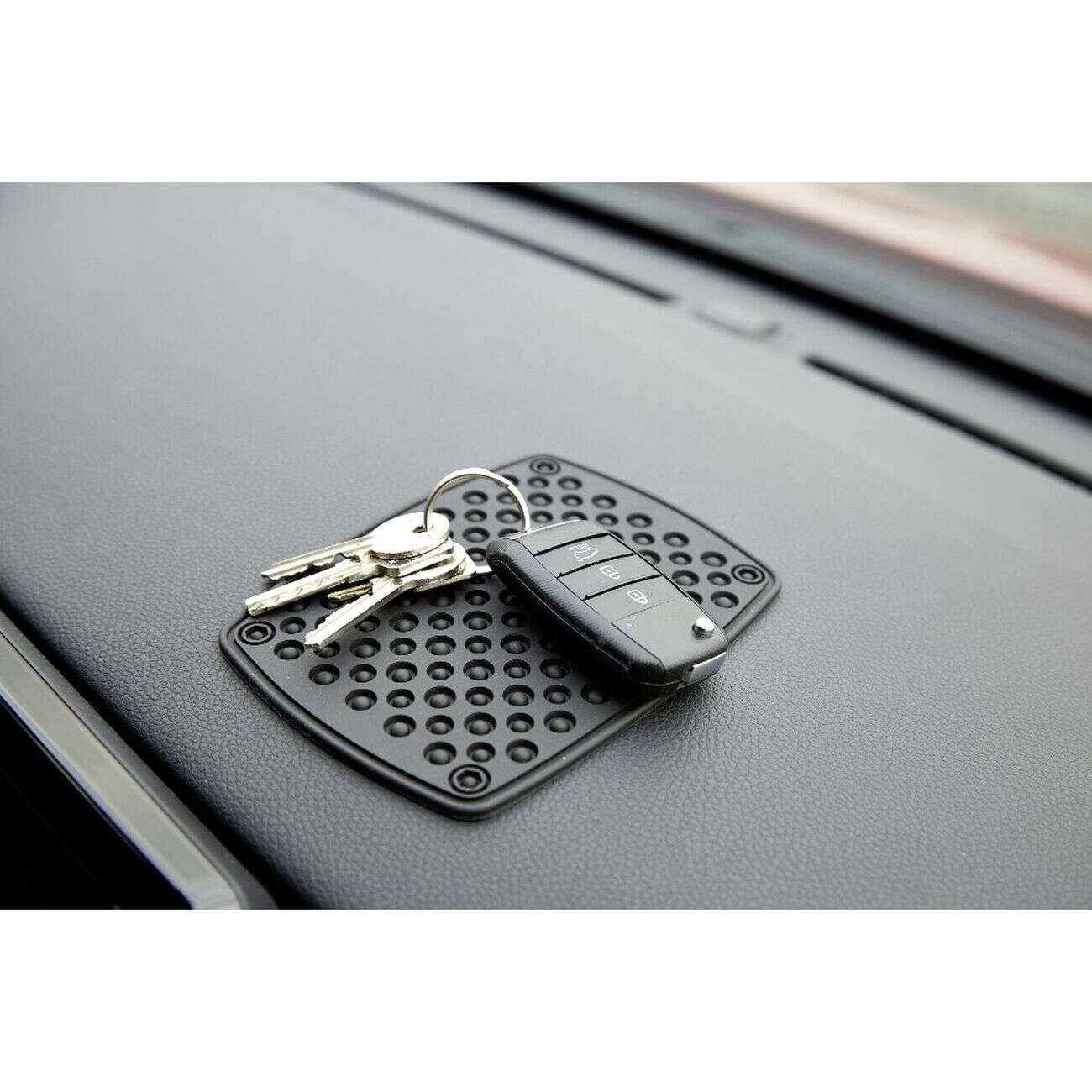 Tapis téléphone voiture noir.