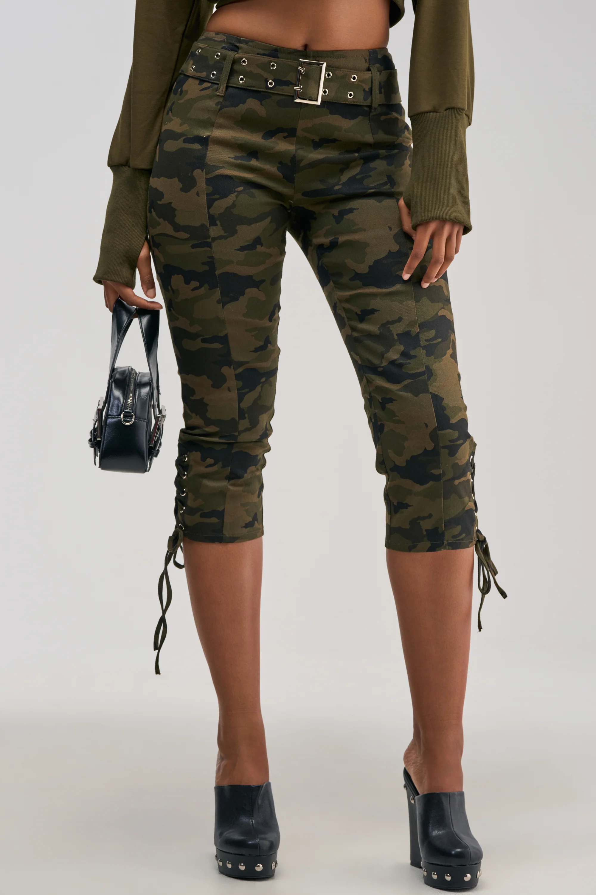 THE BEST CAMO CAPRI - Akira Store