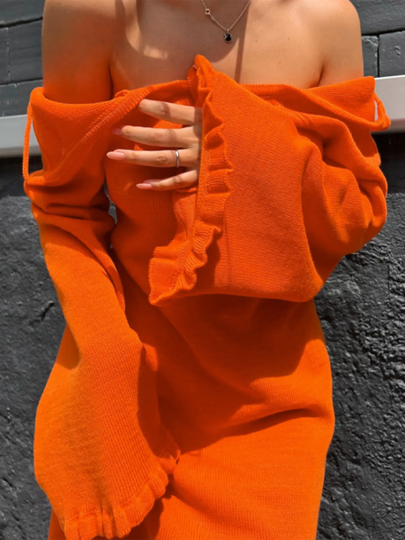 Robe pull en maille à manches longues et dos nu