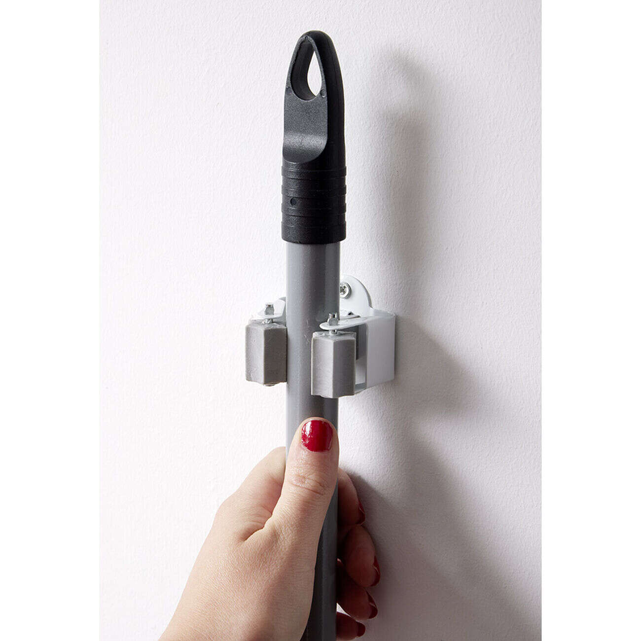 Accroche balai à visser x2