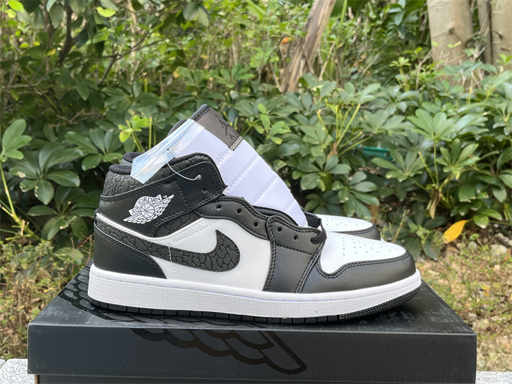 Air Jordan 1 Mid SE “Panda Elephant”