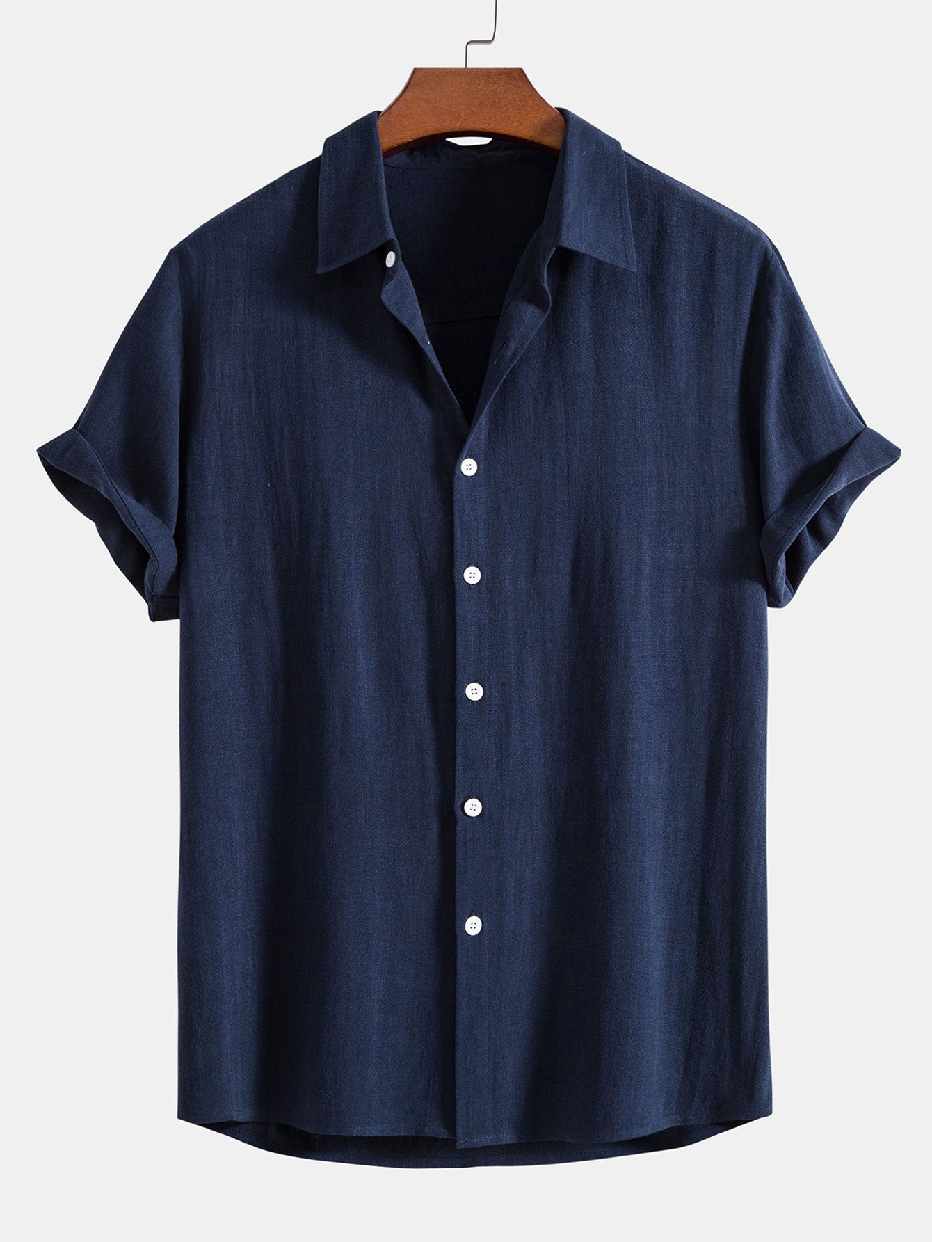 Chemise boutonnée en lin mélangé rayonne et pantalon droit en lin.