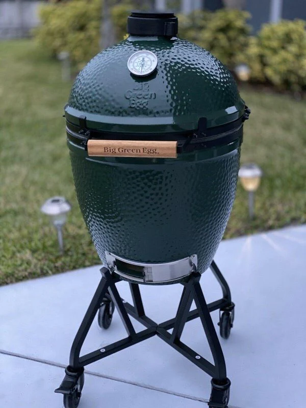 Barbecue fumoir Big Green Egg neuf avec accessoires neufs