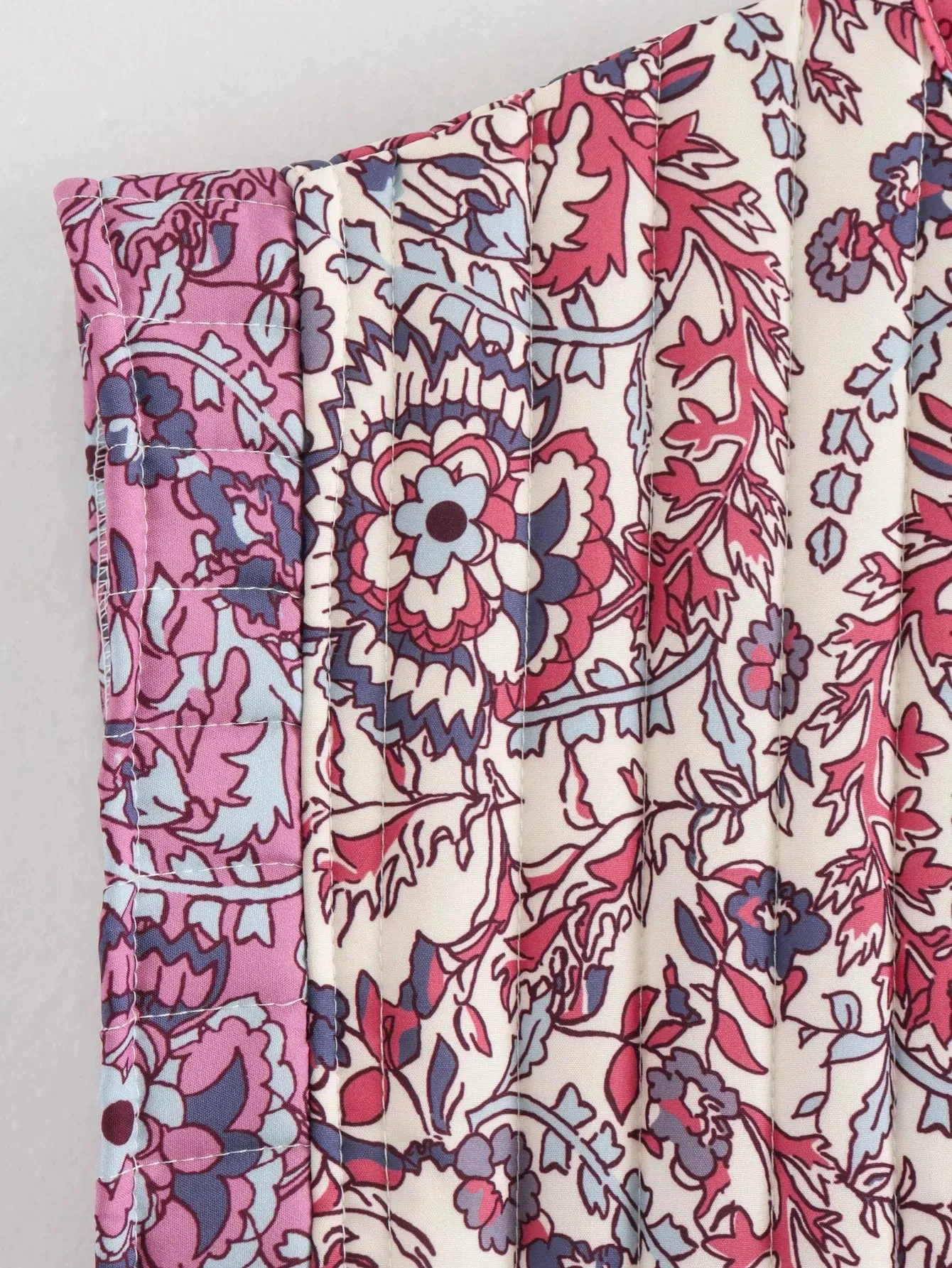 Sophie Paris I Gilet en coton matelassé avec motif brodé