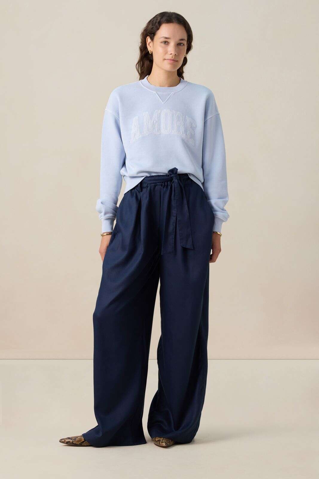 Lichtblauwe sweater met artwork