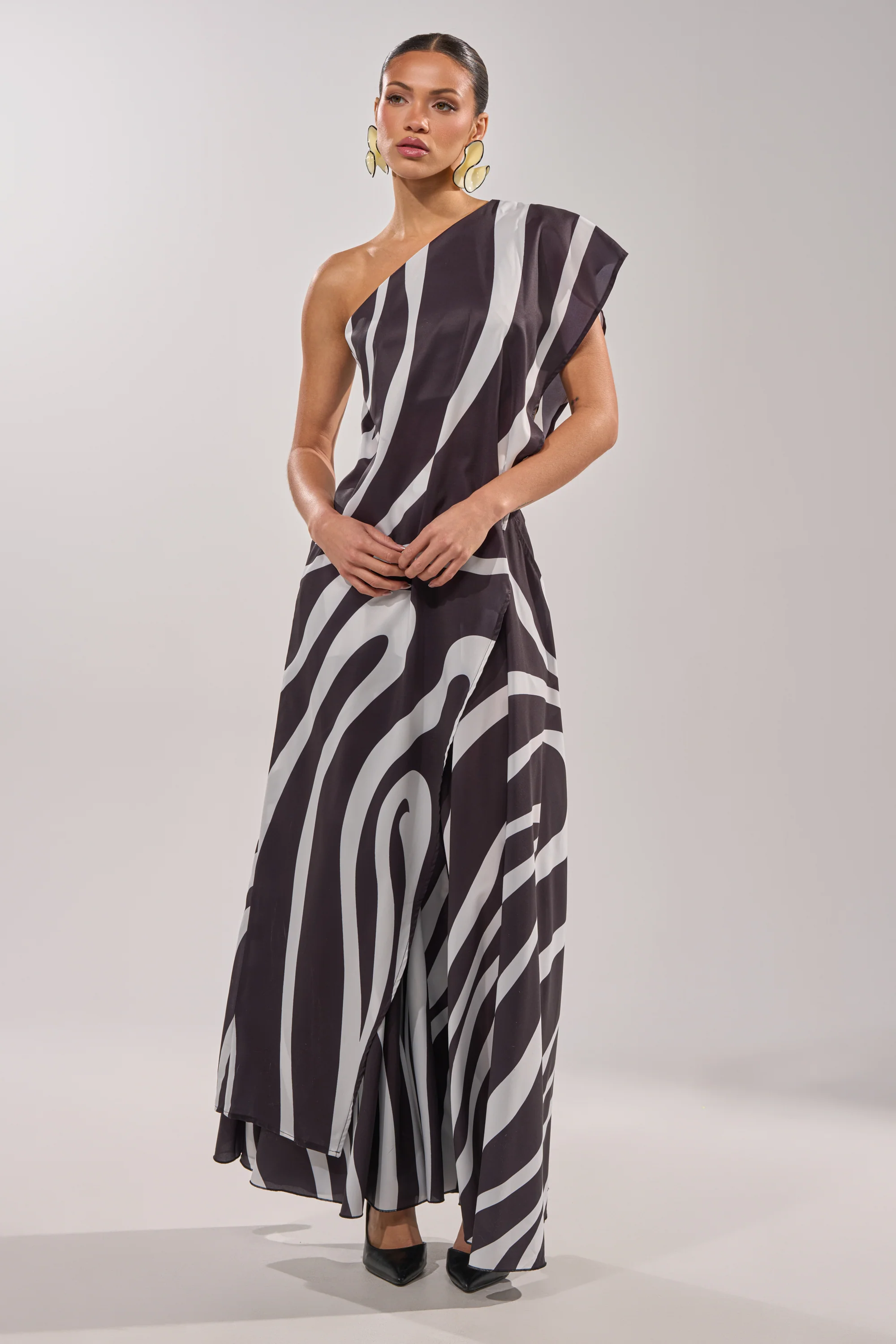 TRINA ELONGATED SINGLE SHOULDER TOP - Akira Store